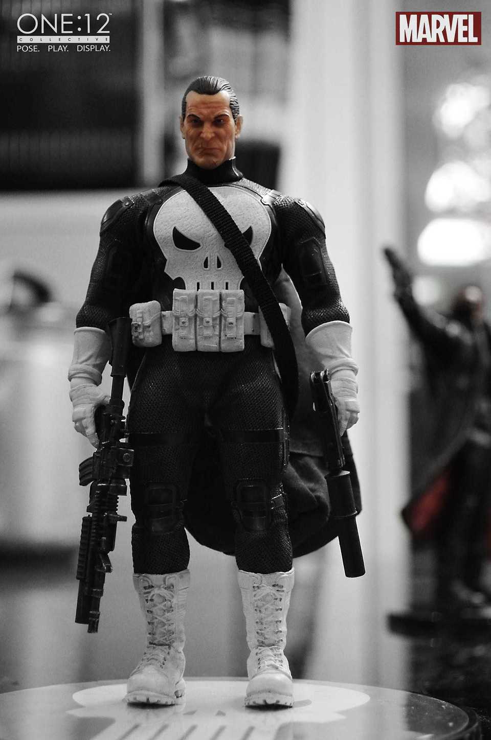 Mezco Toyz 1/12 Marvel Punisher (Special Ops Edition) Action Figure Brand  New