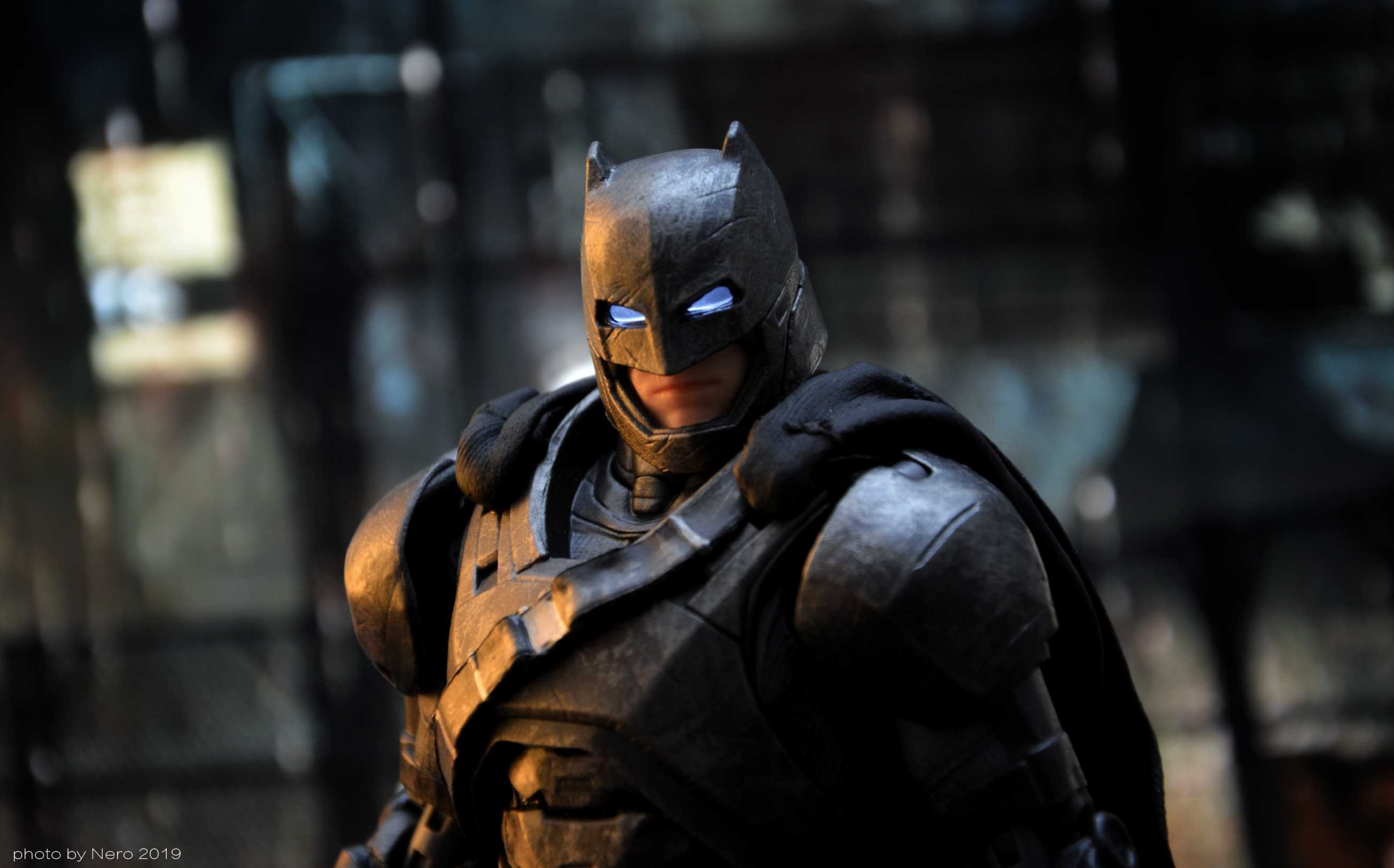 DC Films Armored Batman | Figround