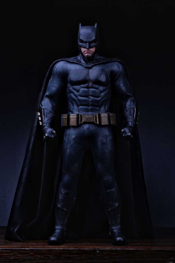 Justice League Batman 1/6th Scale Figure