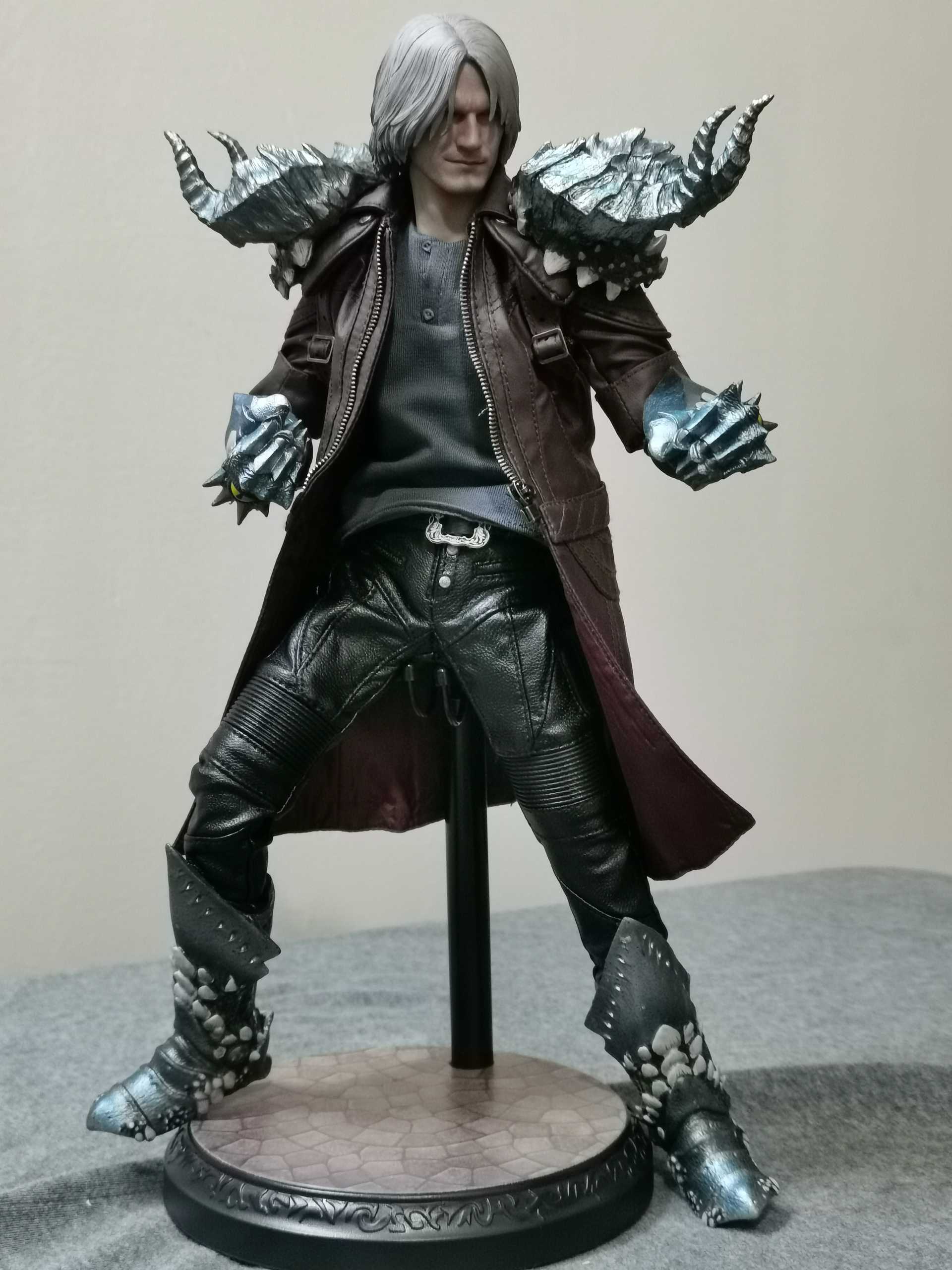 Out of the Box: Dante (Devil May Cry V) Statue 