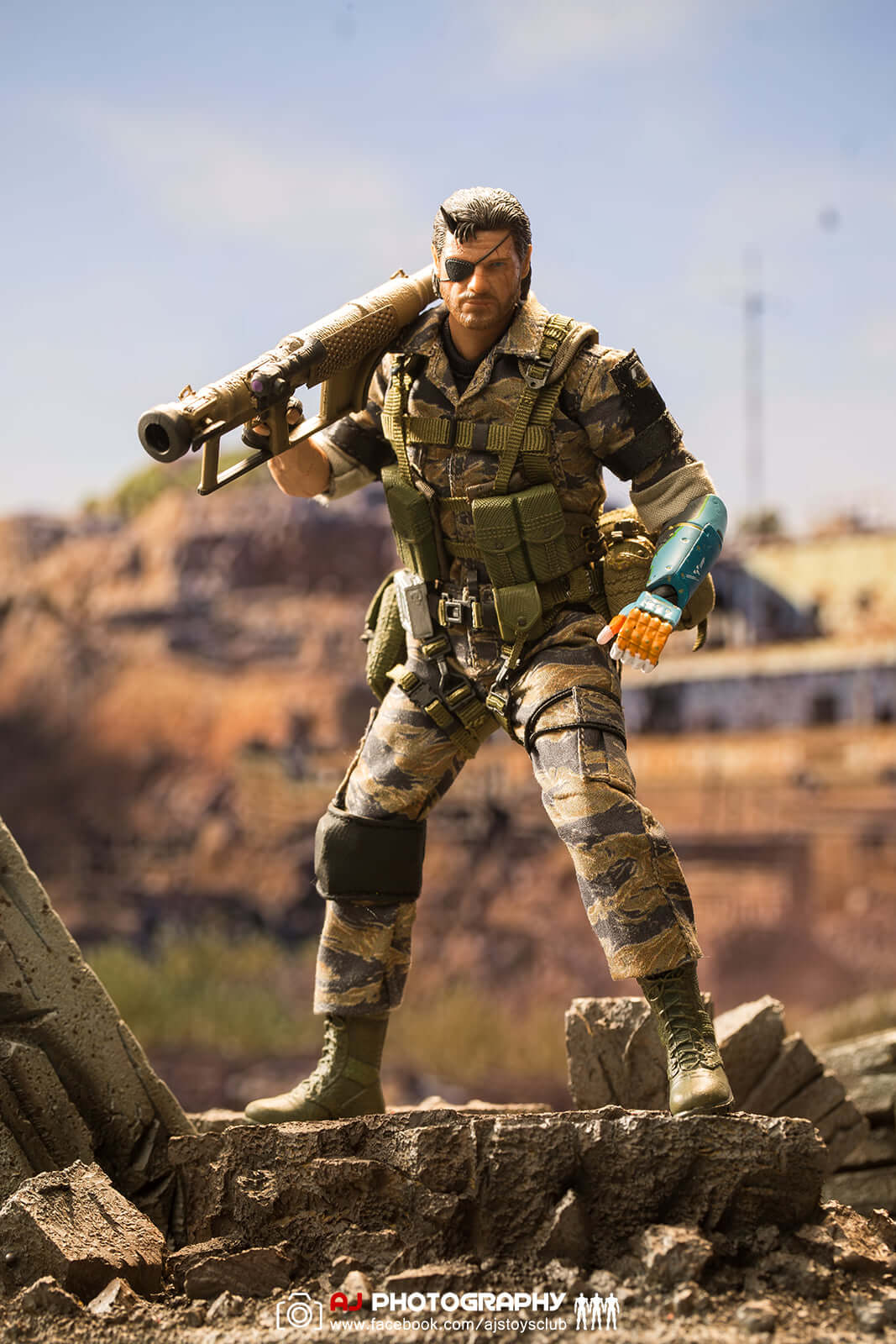 LIMToys Metal Gear Snake 1/12 Scale Figure | Figround