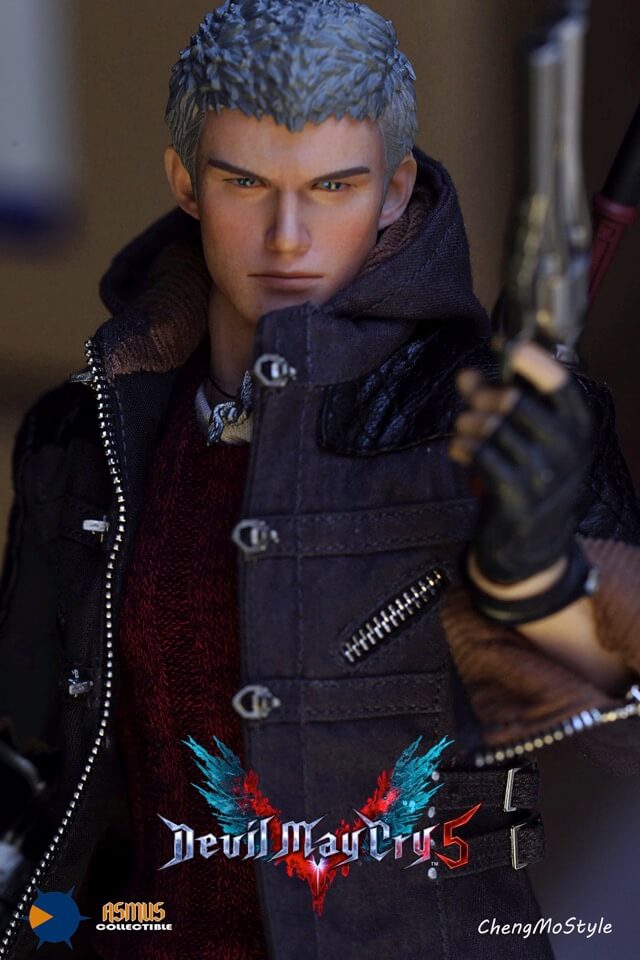 Devil May Cry 4 Nero Play Arts Kai Action Figure